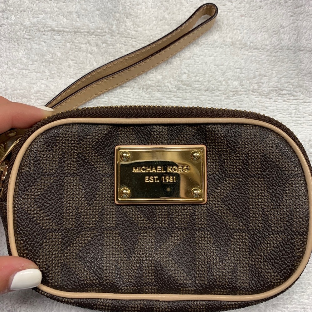 Michael Kors wristlet